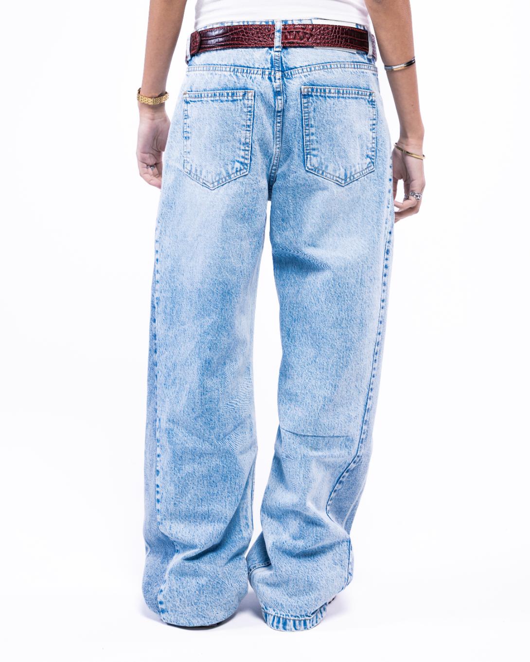 Barrel Wide-Leg Jeans.