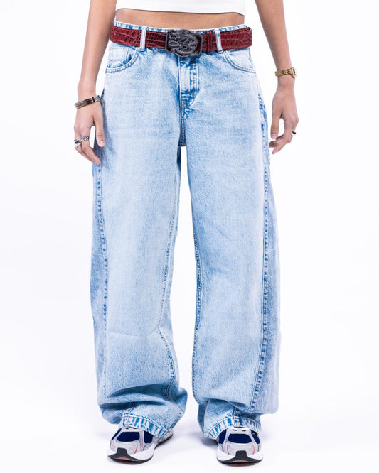 Barrel Wide-Leg Jeans.